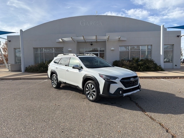 2025 Subaru Outback Touring's photo