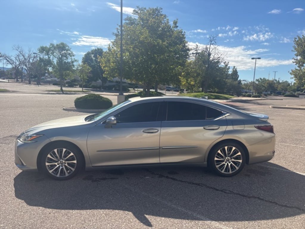 Used 2020 Lexus ES 300h Sedan