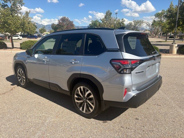 2025 Subaru Forester Touring photo 3