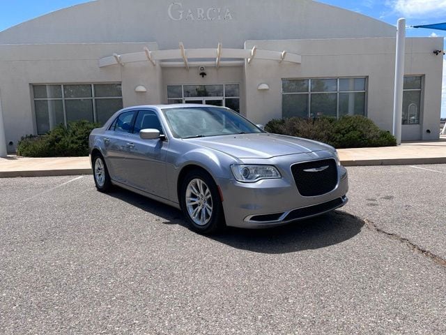 2017 Chrysler 300 Limited's photo