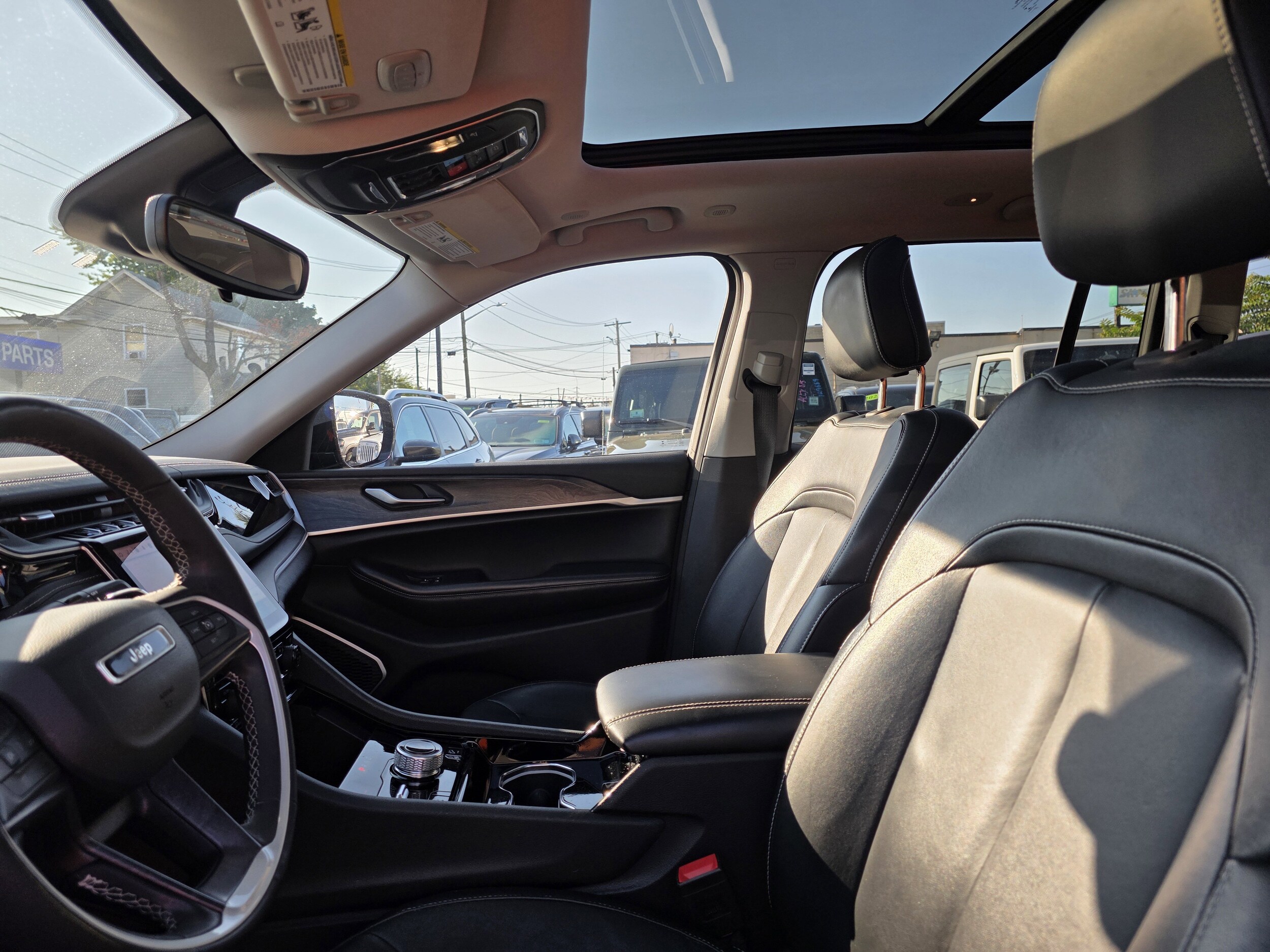 2022 Jeep Cherokee Limited 4xe photo 2