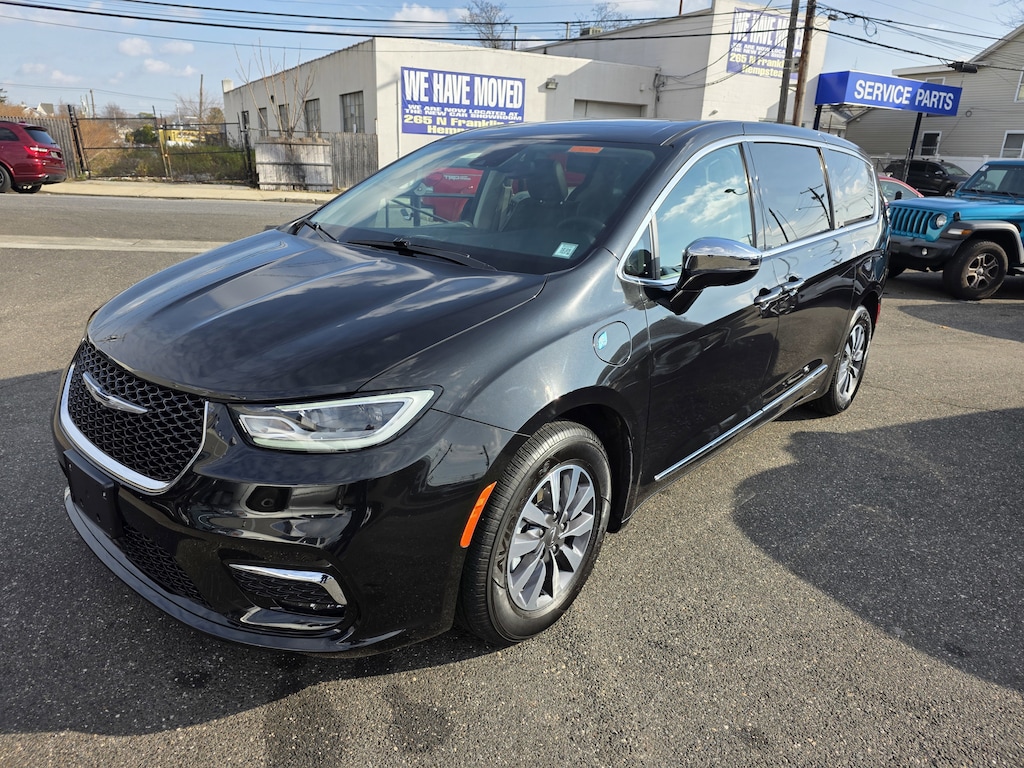 Used 2023 Chrysler Pacifica Hybrid Limited Hybrid Limited FWD