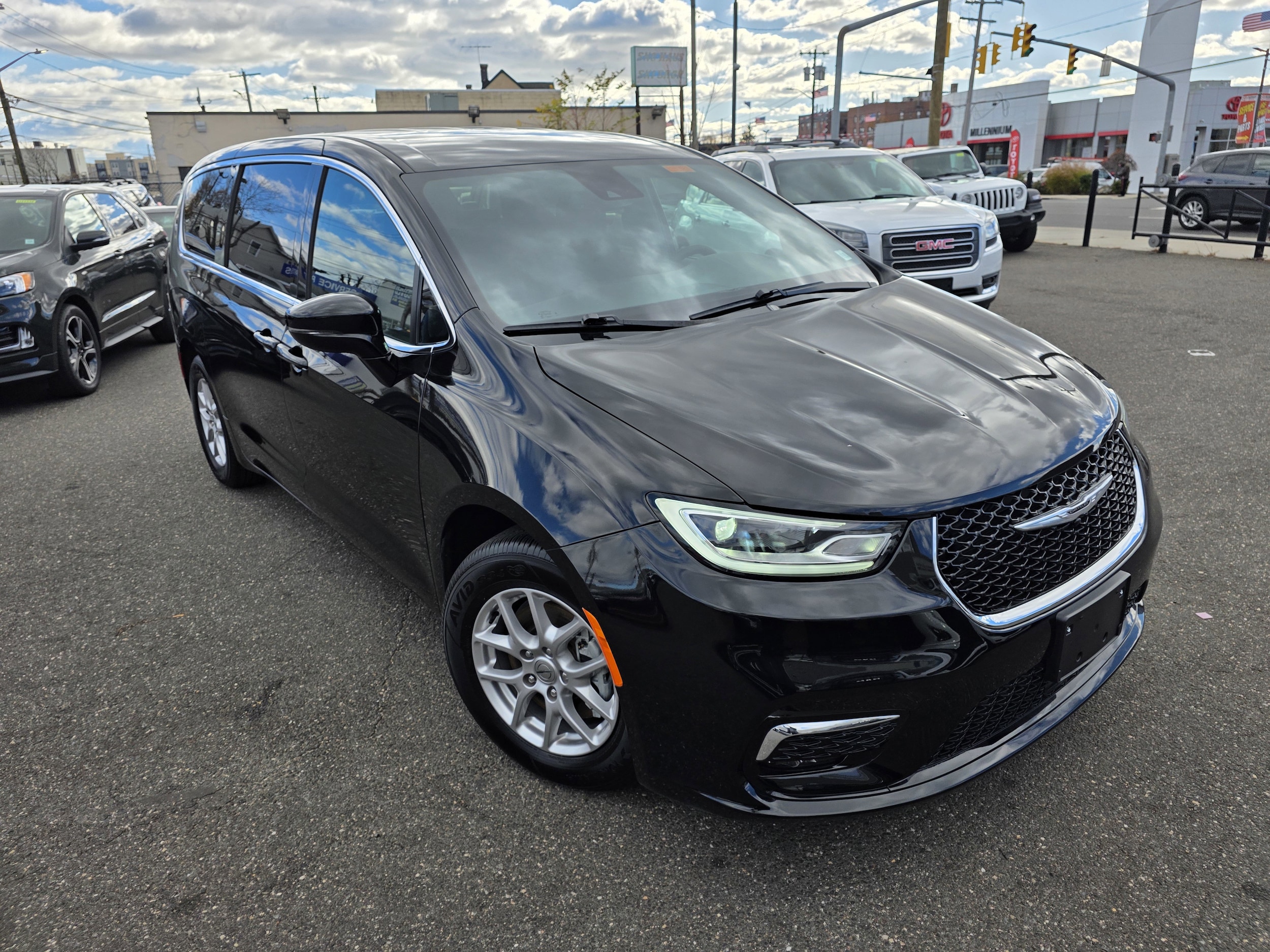 2025 Chrysler Pacifica Select