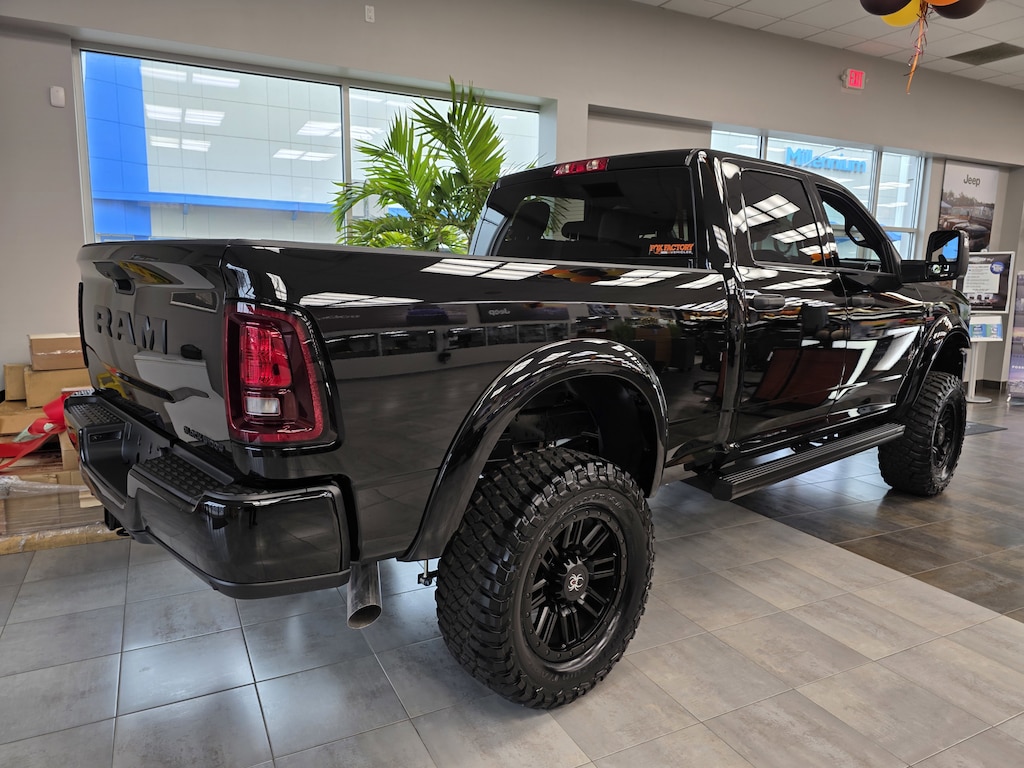 New 2025 Ram 2500 BIG HORN CREW CAB 4X4 6'4 BOX Pickup