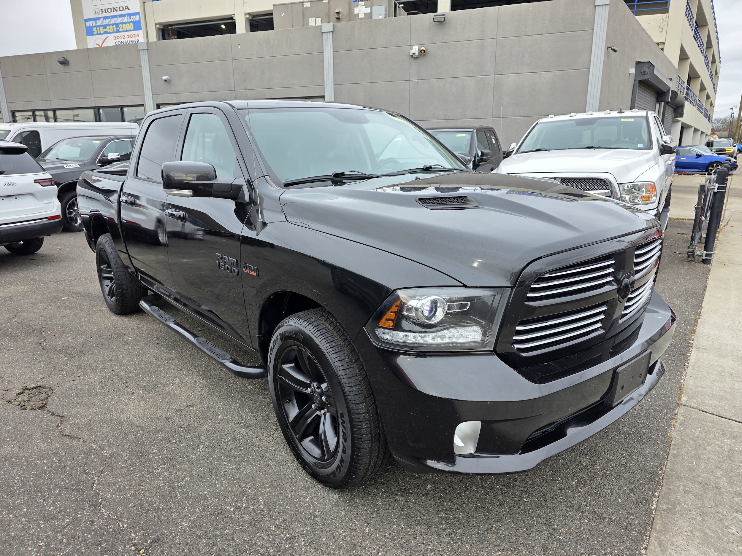 2016 Ram 1500 4WD Crew Cab 140.5 Sport 