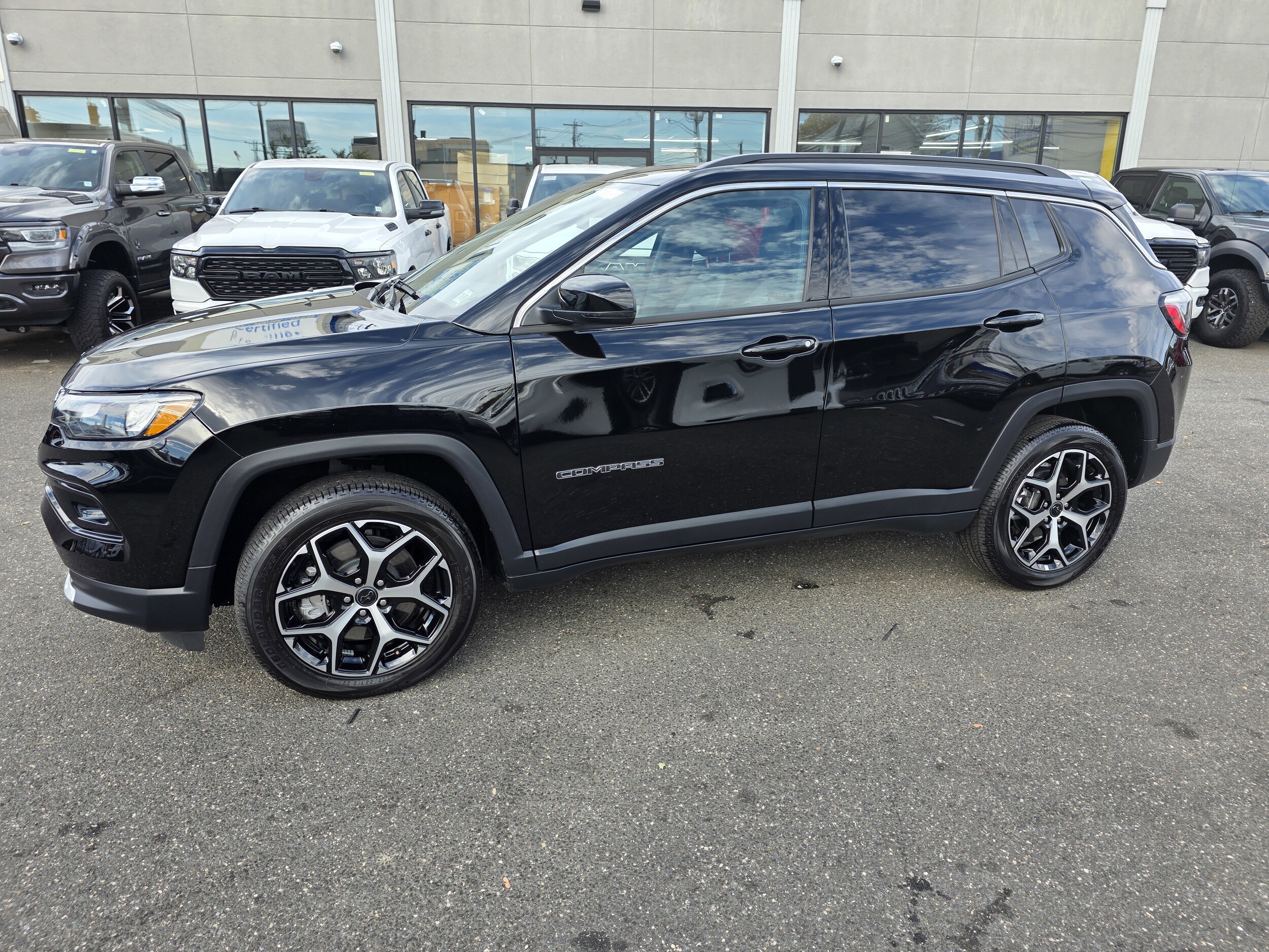 2025 Jeep Compass Limited photo 3