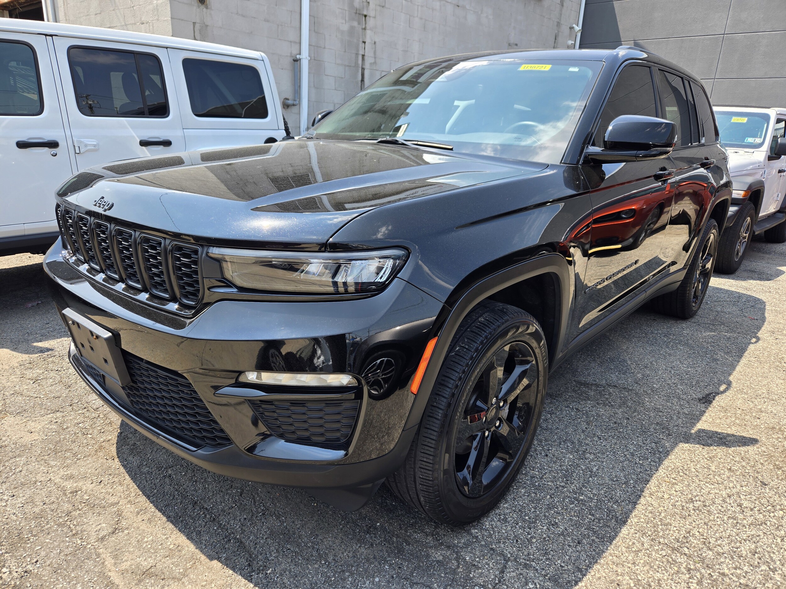 Used 2022 Jeep Grand Cherokee Limited with VIN 1C4RJHBGXN8632994 for sale in Hempstead, NY