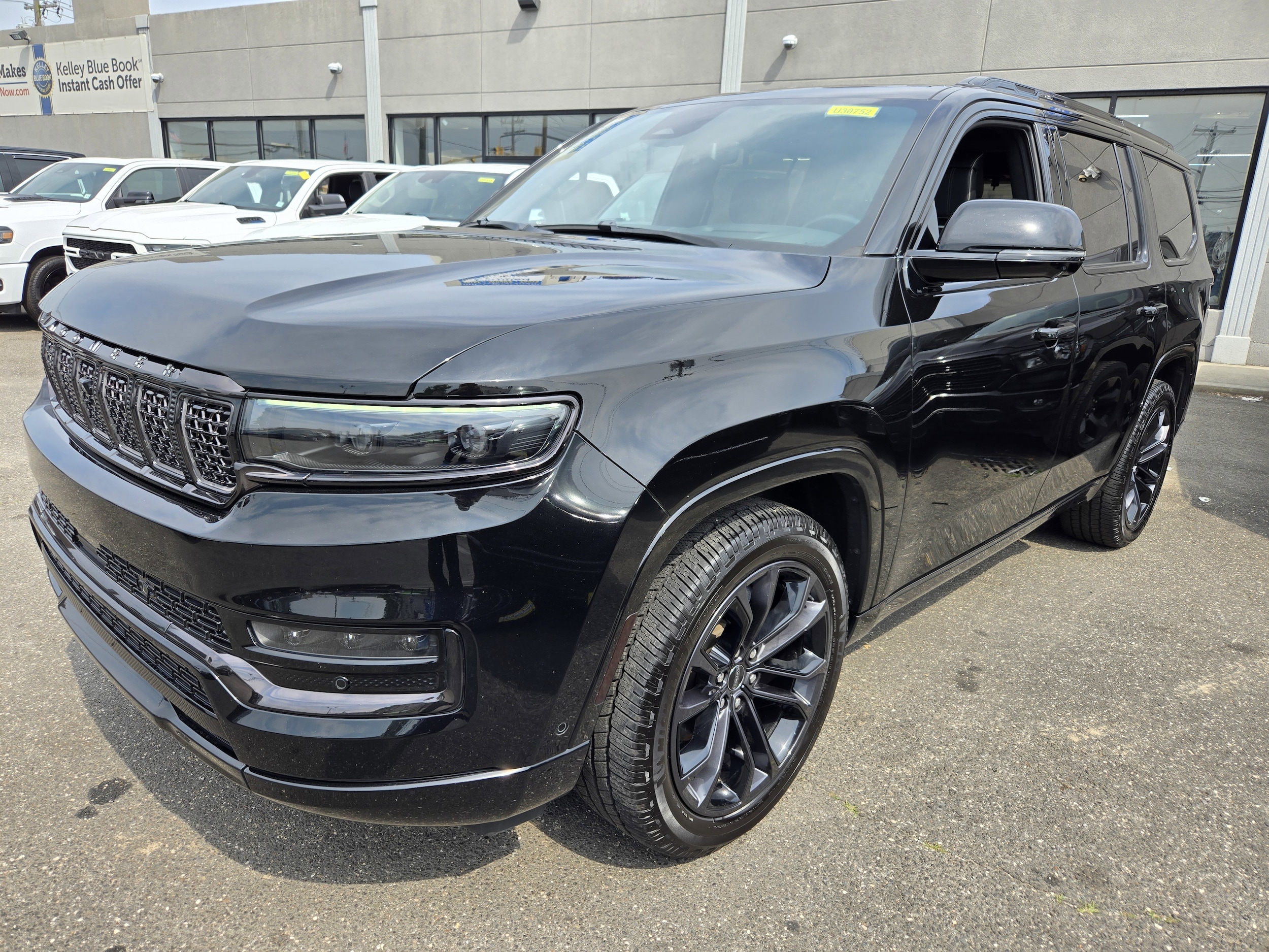 Used 2022 Jeep Grand Wagoneer Obsidian with VIN 1C4SJVFJ8NS118537 for sale in Hempstead, NY