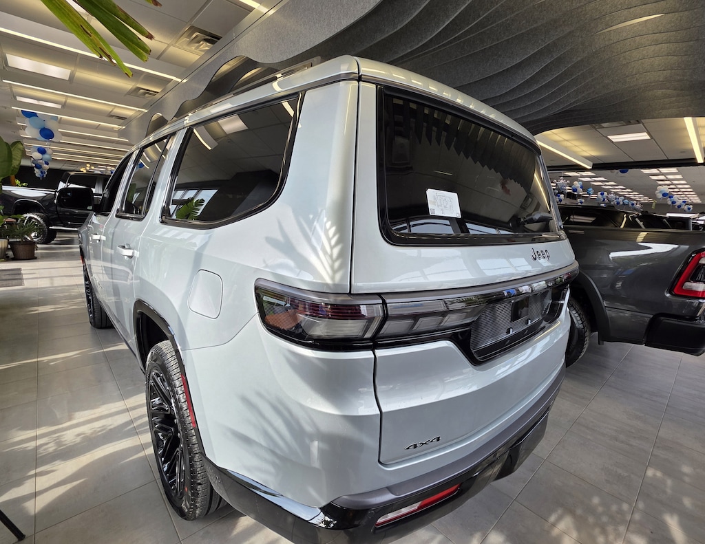 New 2026 Jeep Grand Wagoneer LIMITED RESERVE 4X4 Sport Utility
