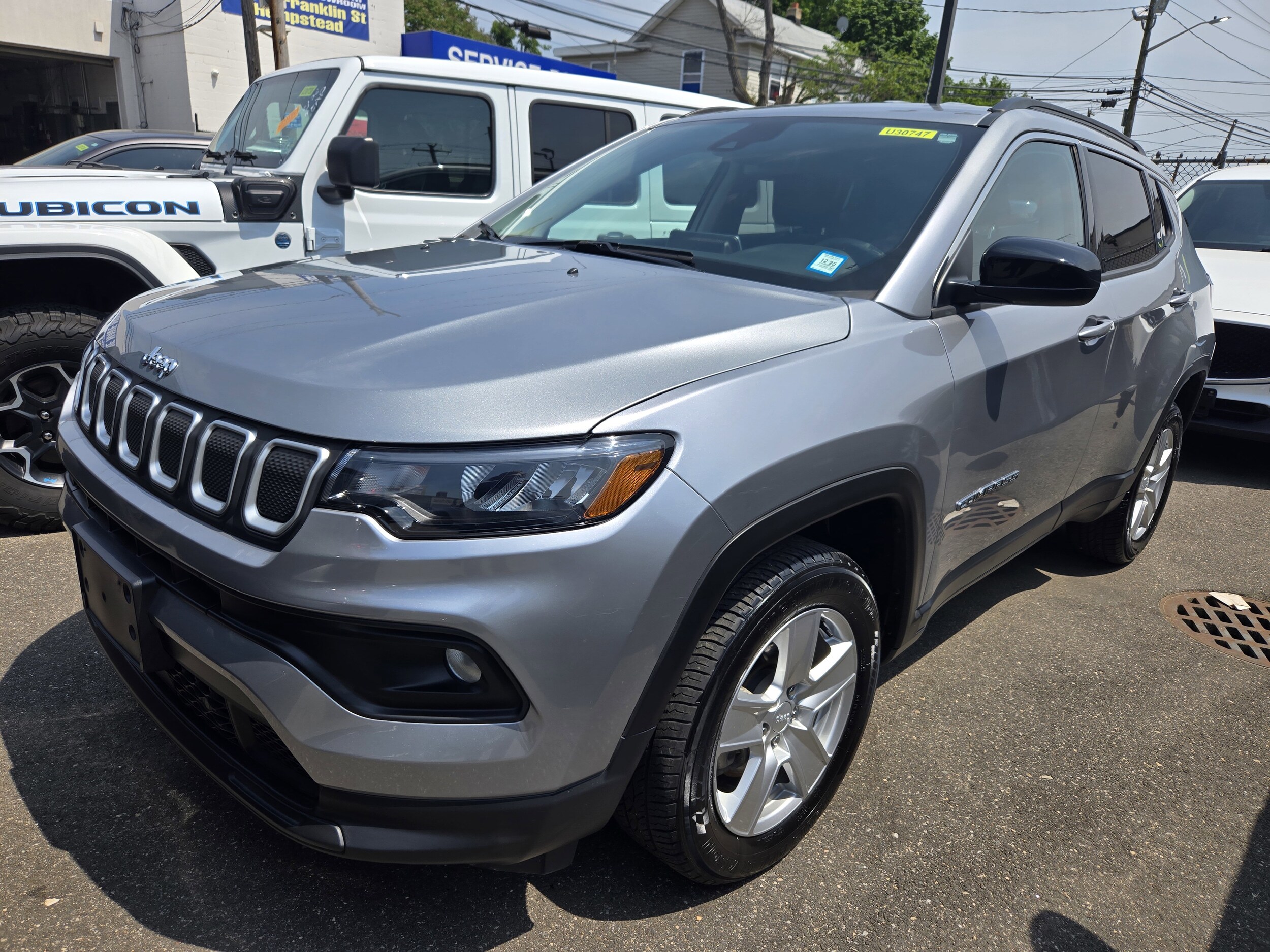 Used 2022 Jeep Compass Latitude with VIN 3C4NJDBB9NT105025 for sale in Hempstead, NY