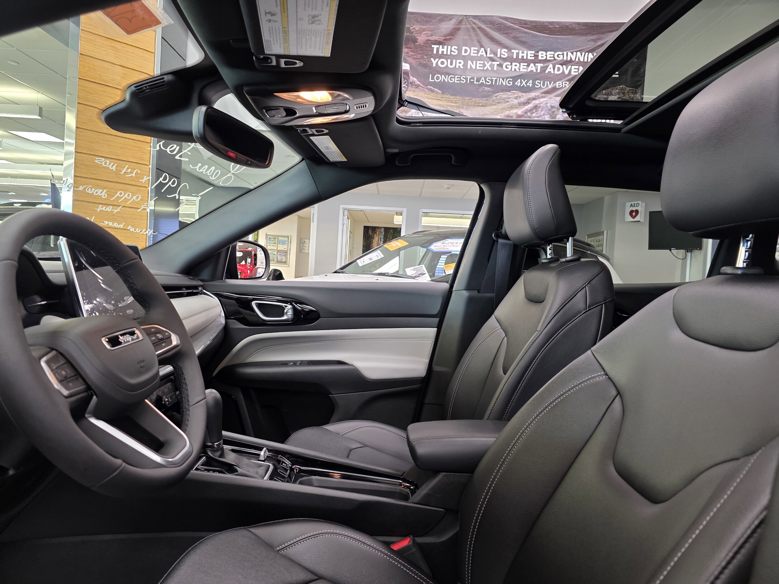 2025 Jeep Compass Limited photo 4