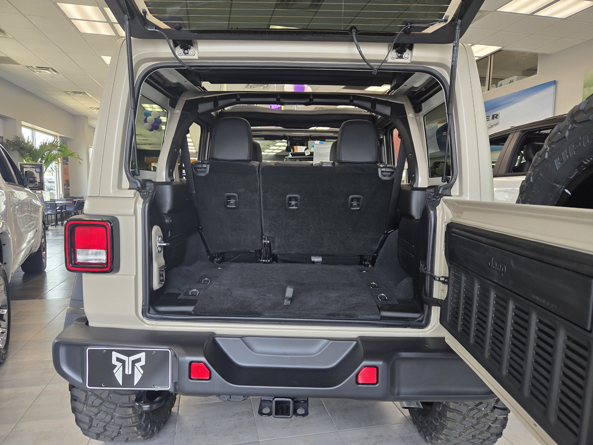 2025 Jeep Wrangler 4-Door Willys - Photo 6