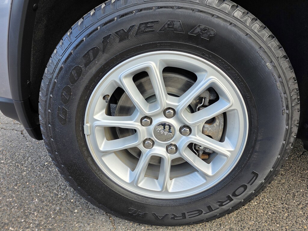 Used 2019 Jeep Grand Cherokee Laredo E Laredo E 4x4