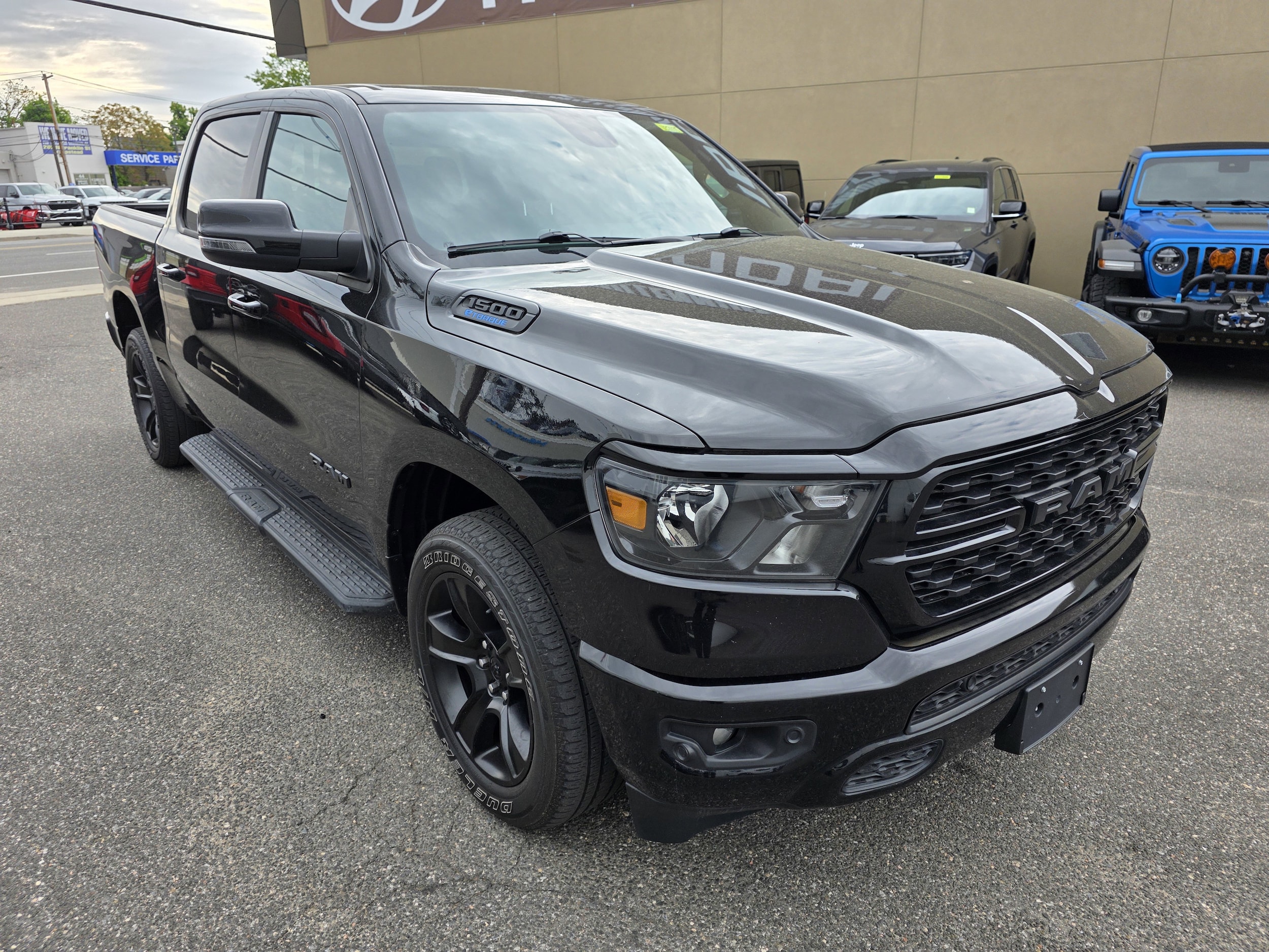 2023 RAM 1500 Big Horn/Lone Star 4x4 Crew Cab 5'7's photo
