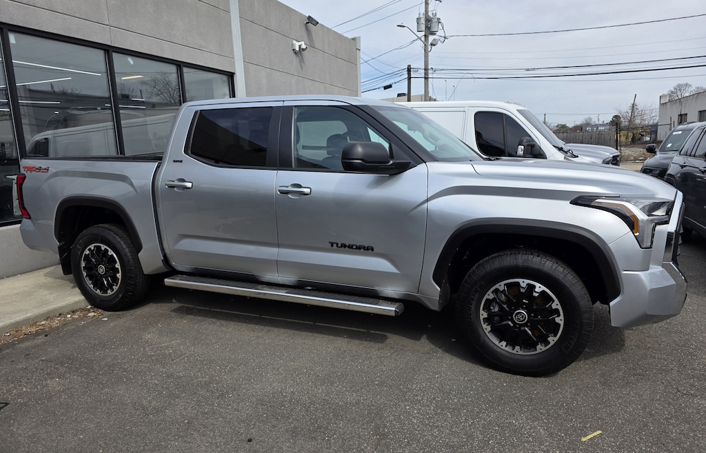 Used 2024 Toyota Tundra 4WD SR5 SR5 CrewMax 5.5 Bed