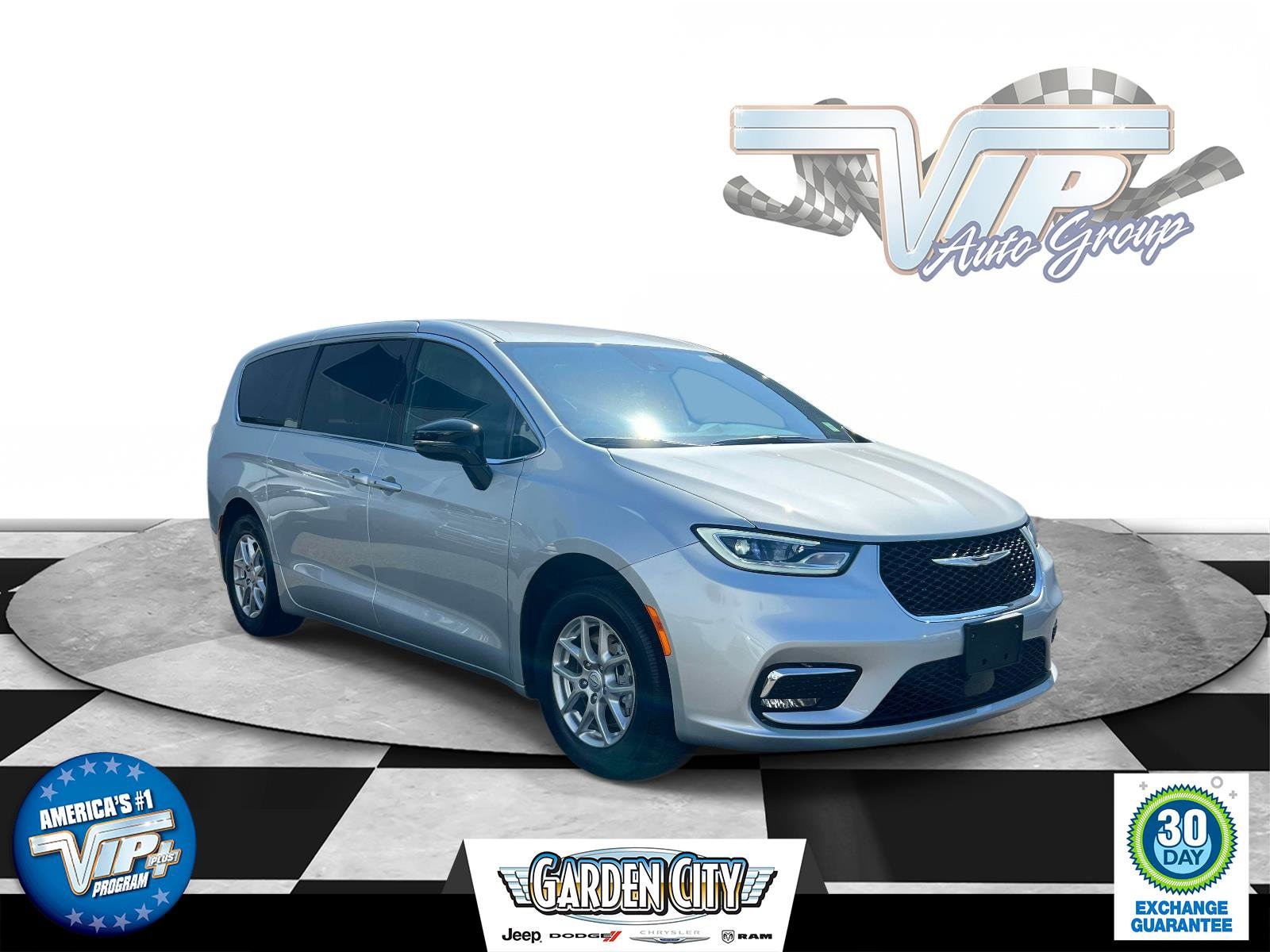 2026 Chrysler Pacifica Select's photo