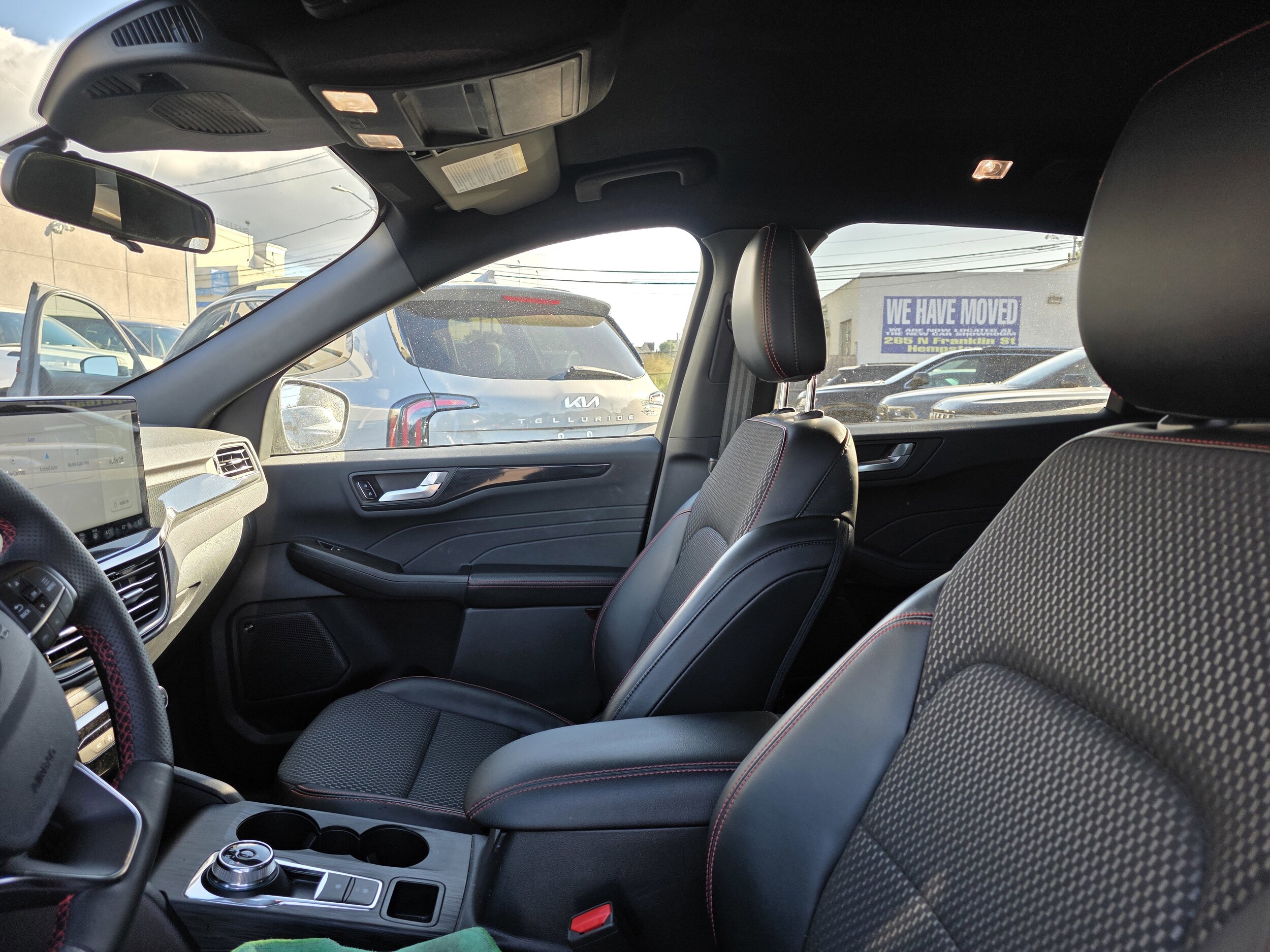 2023 Ford Escape ST-Line Select photo 4