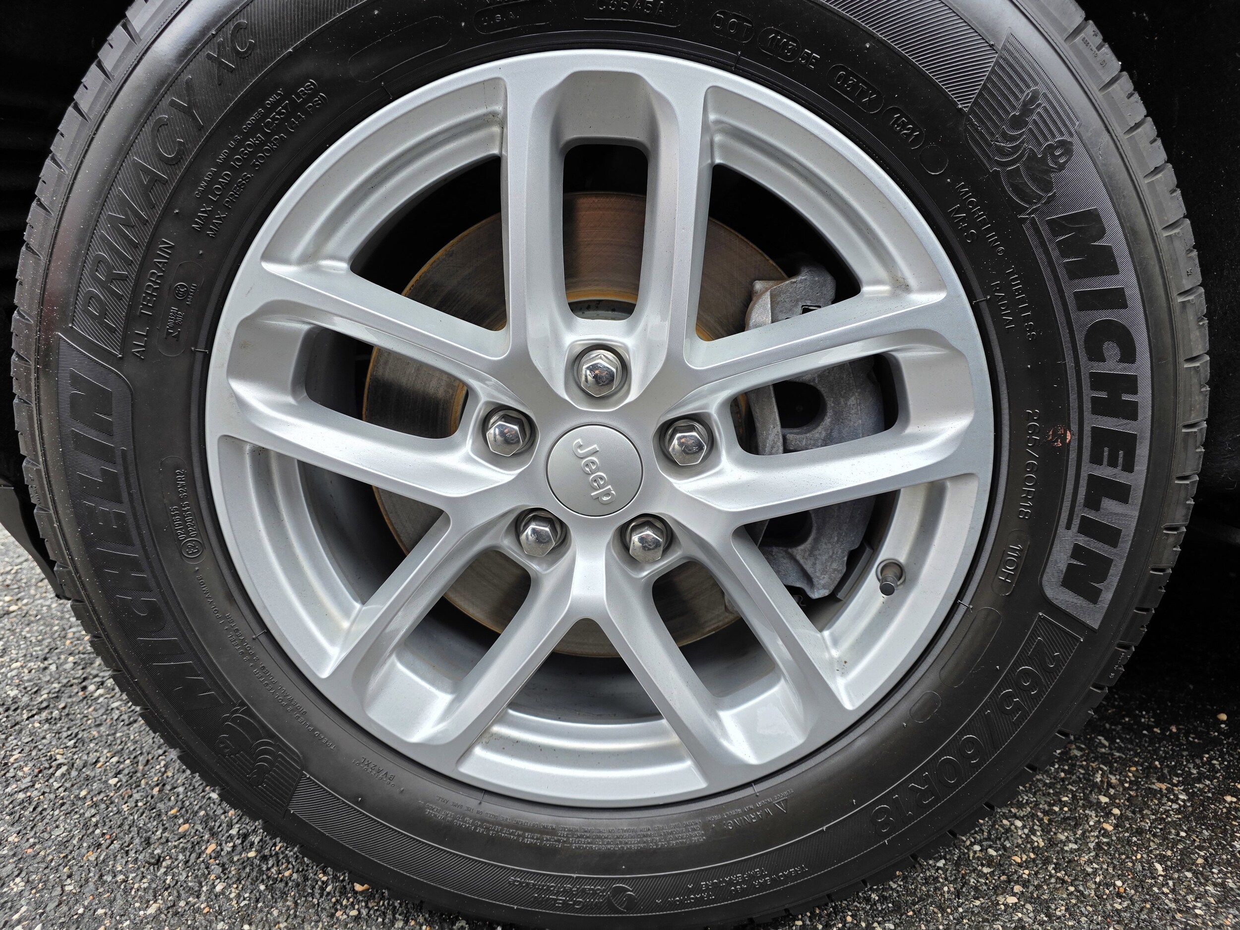 2021 Jeep Grand Cherokee Laredo photo 3