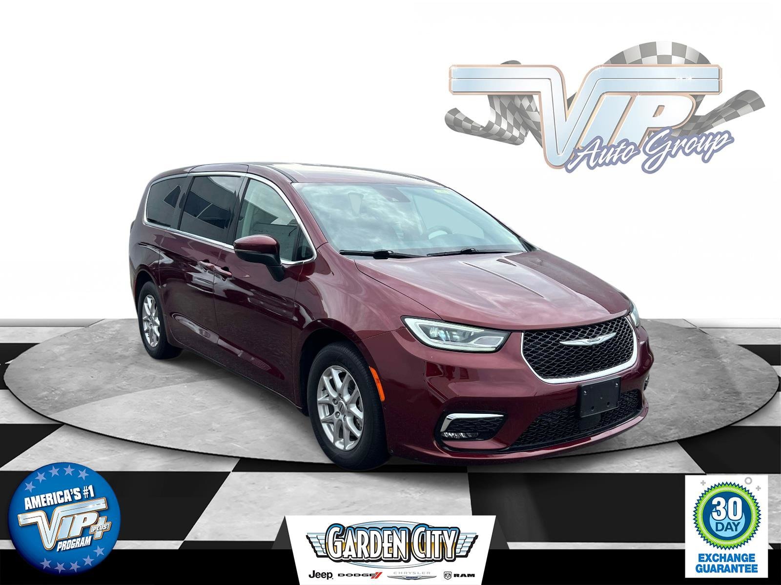 2023 Chrysler Pacifica Touring L's photo