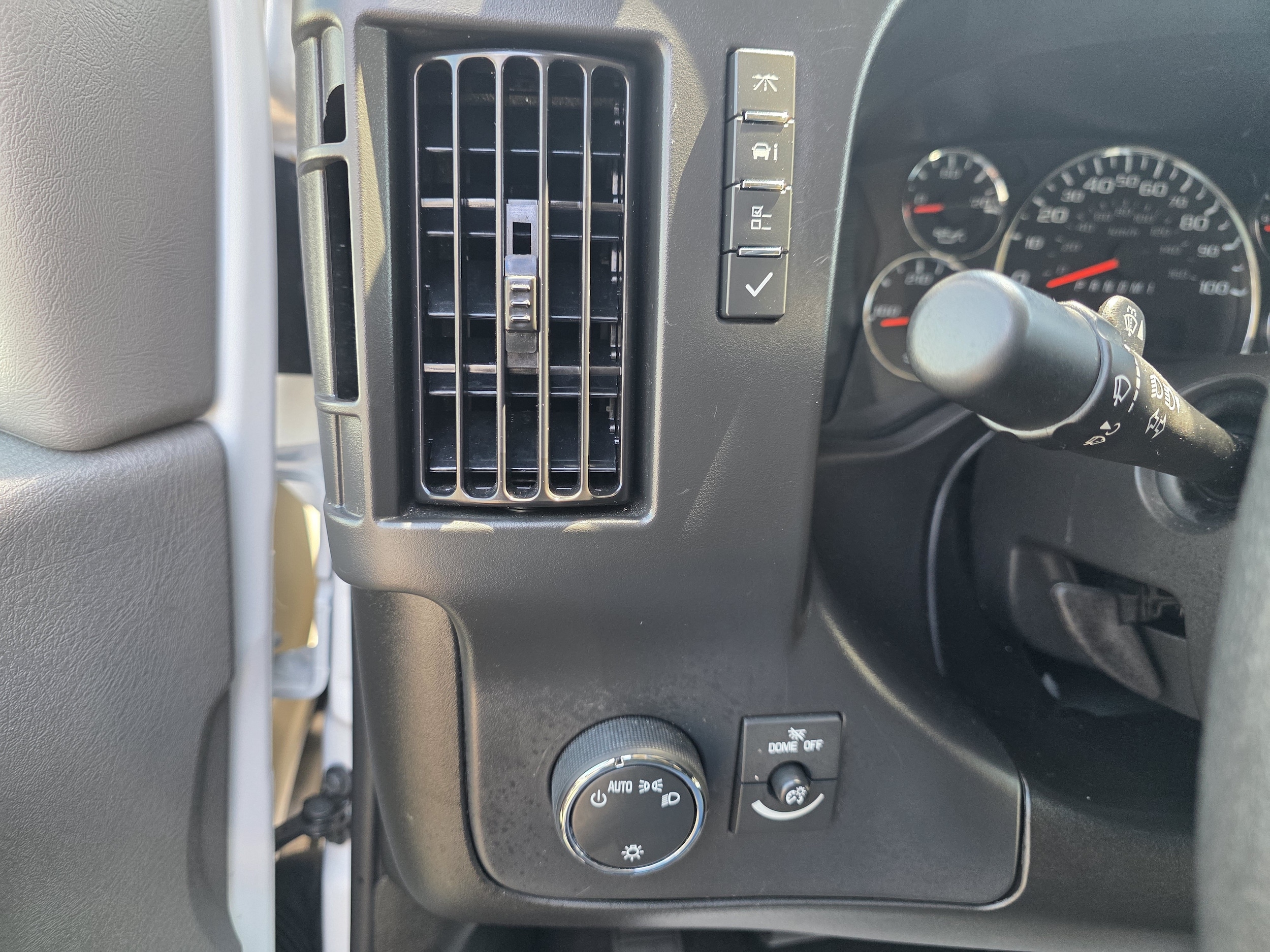 2025 Chevrolet Express Passenger LT - Photo 7