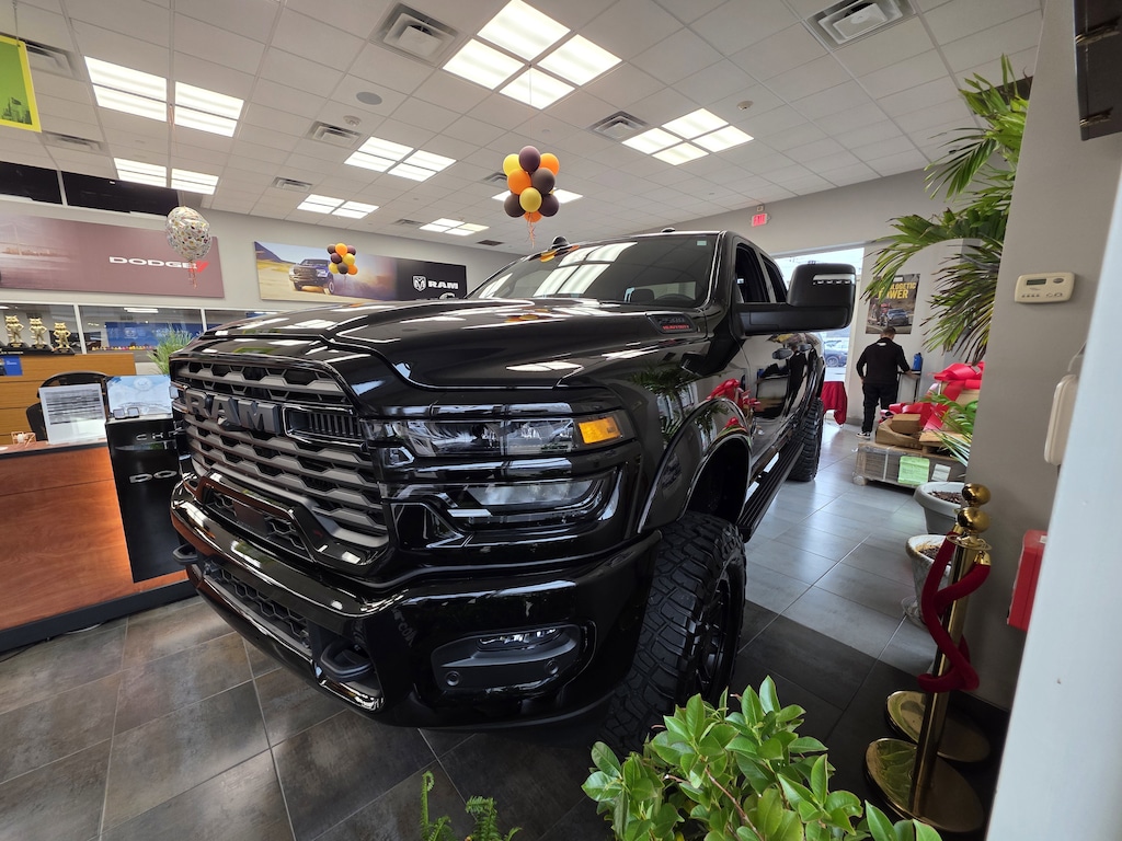 New 2025 Ram 2500 BIG HORN CREW CAB 4X4 6'4 BOX Pickup