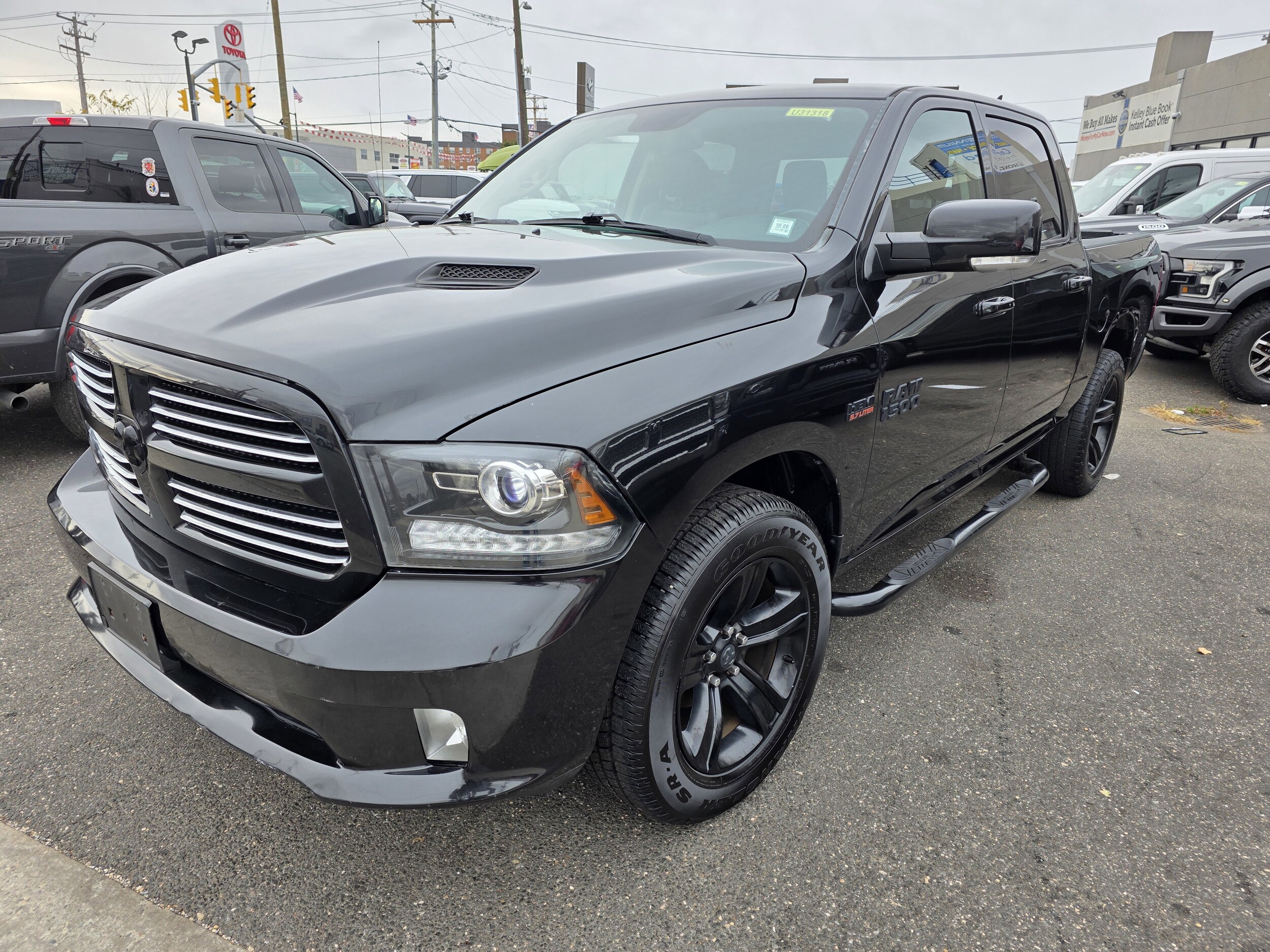 2016 Ram 1500 Sport photo 2