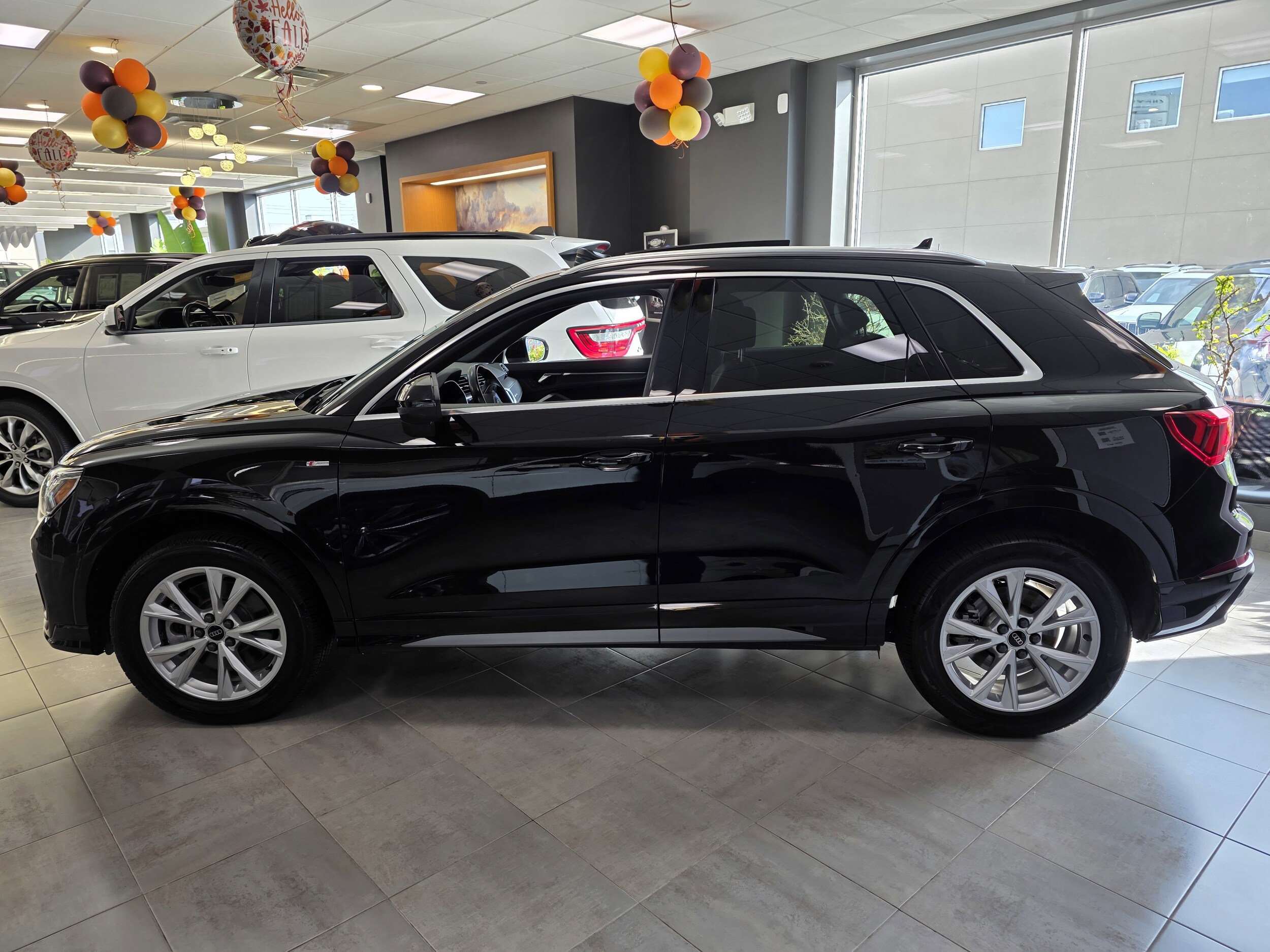 2023 Audi Q3 S line Premium 45 TFSI photo 3