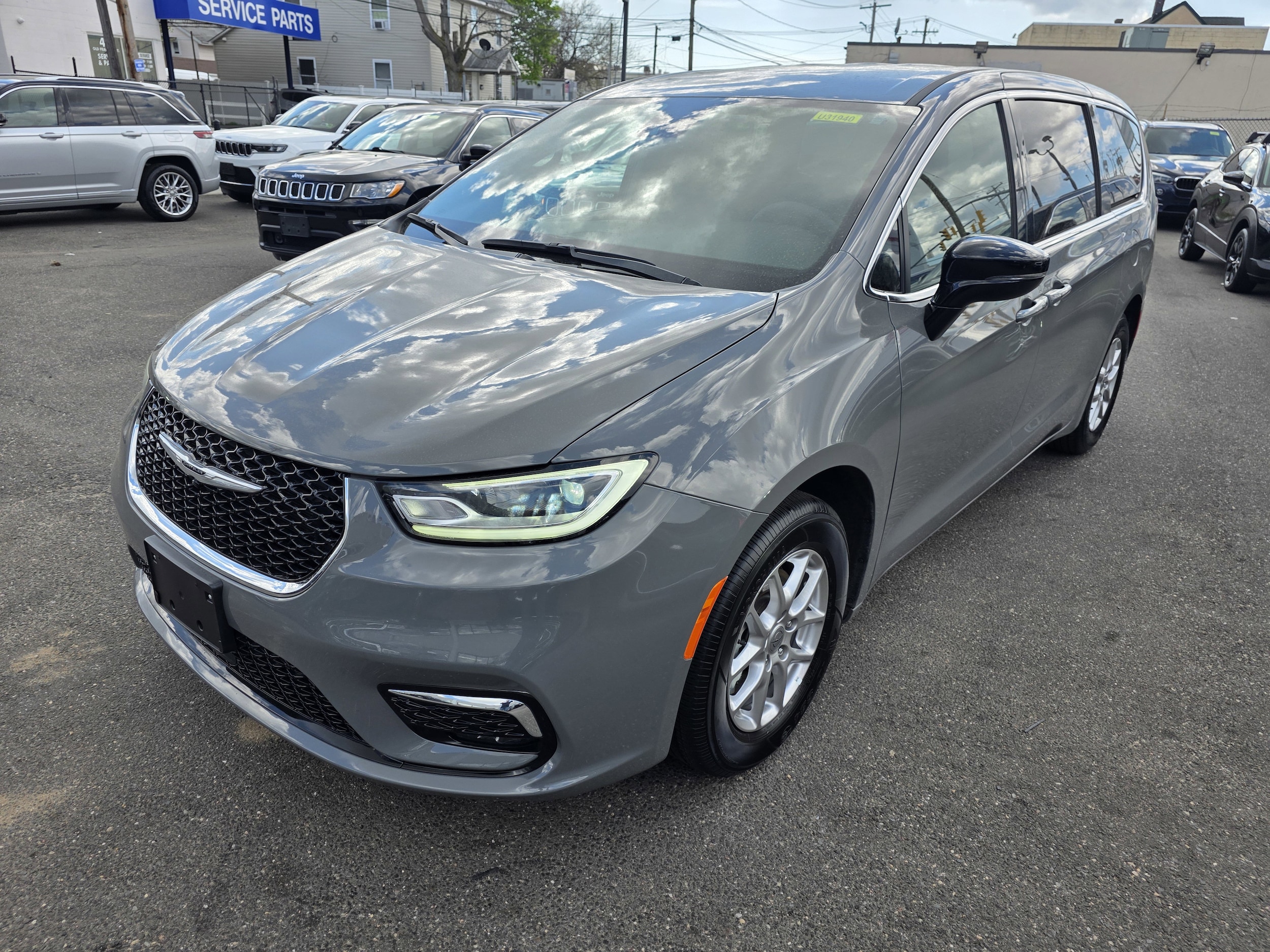 Vehicle Image 2