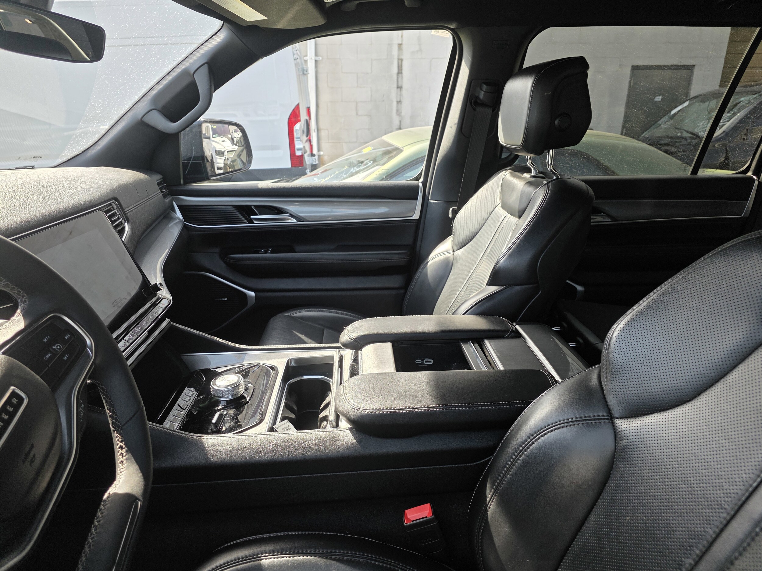 2022 Jeep Wagoneer Series I Carbide photo 3