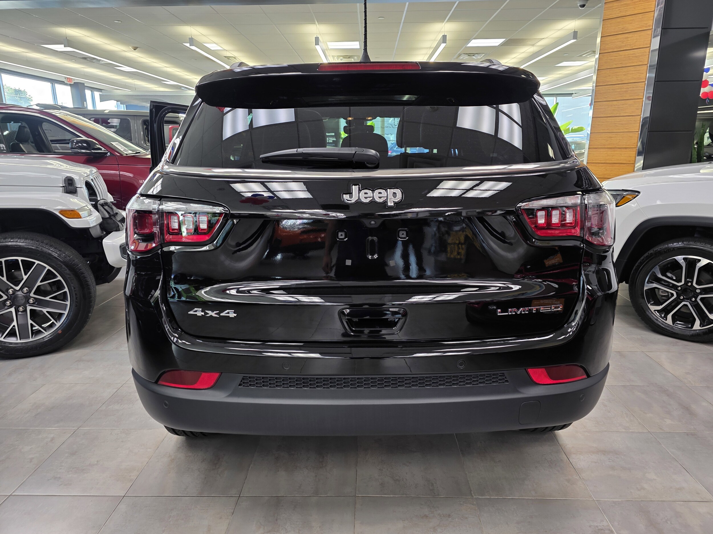 2025 Jeep Compass Limited photo 3