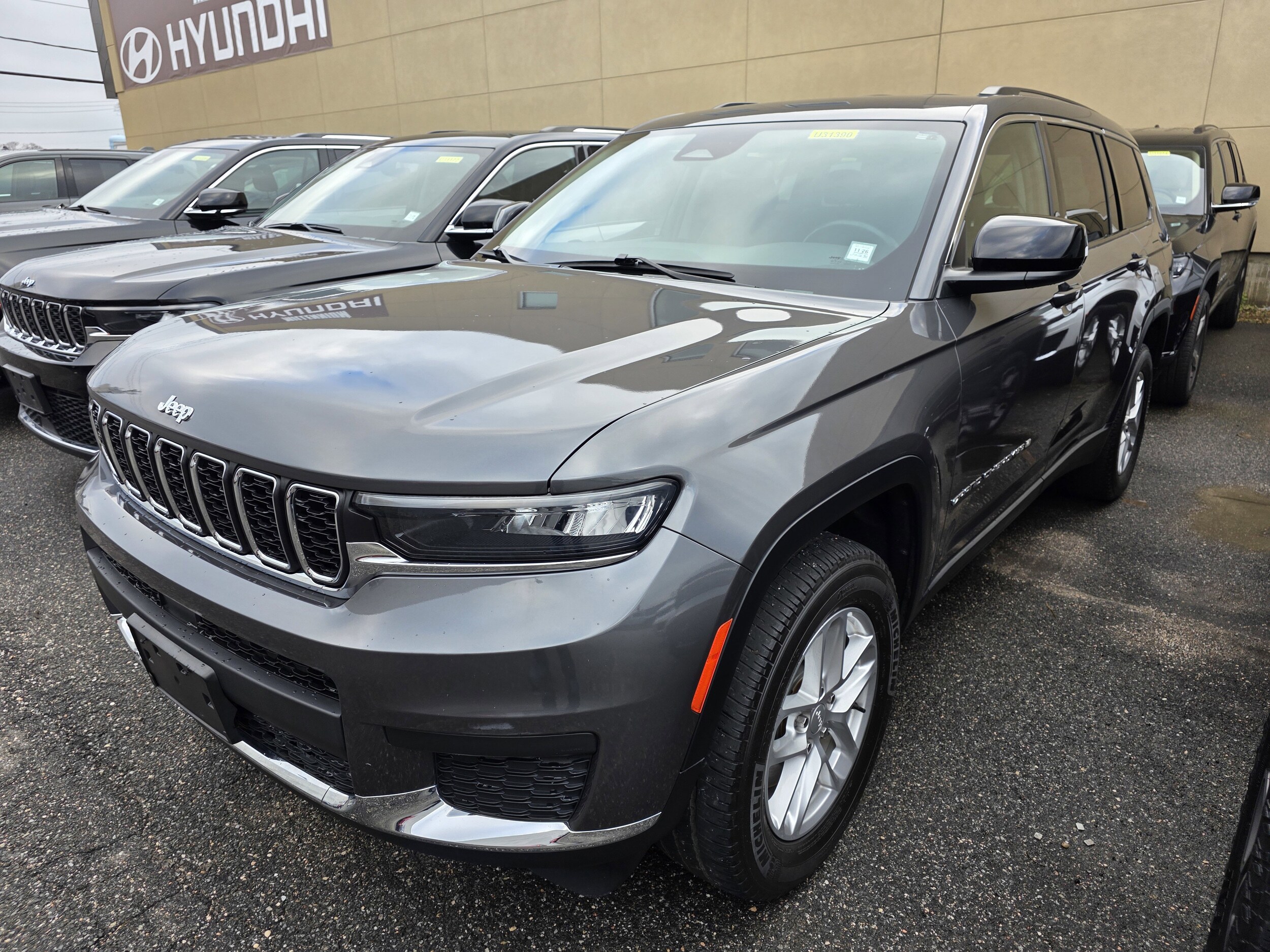 2021 Jeep Grand Cherokee Laredo photo 2