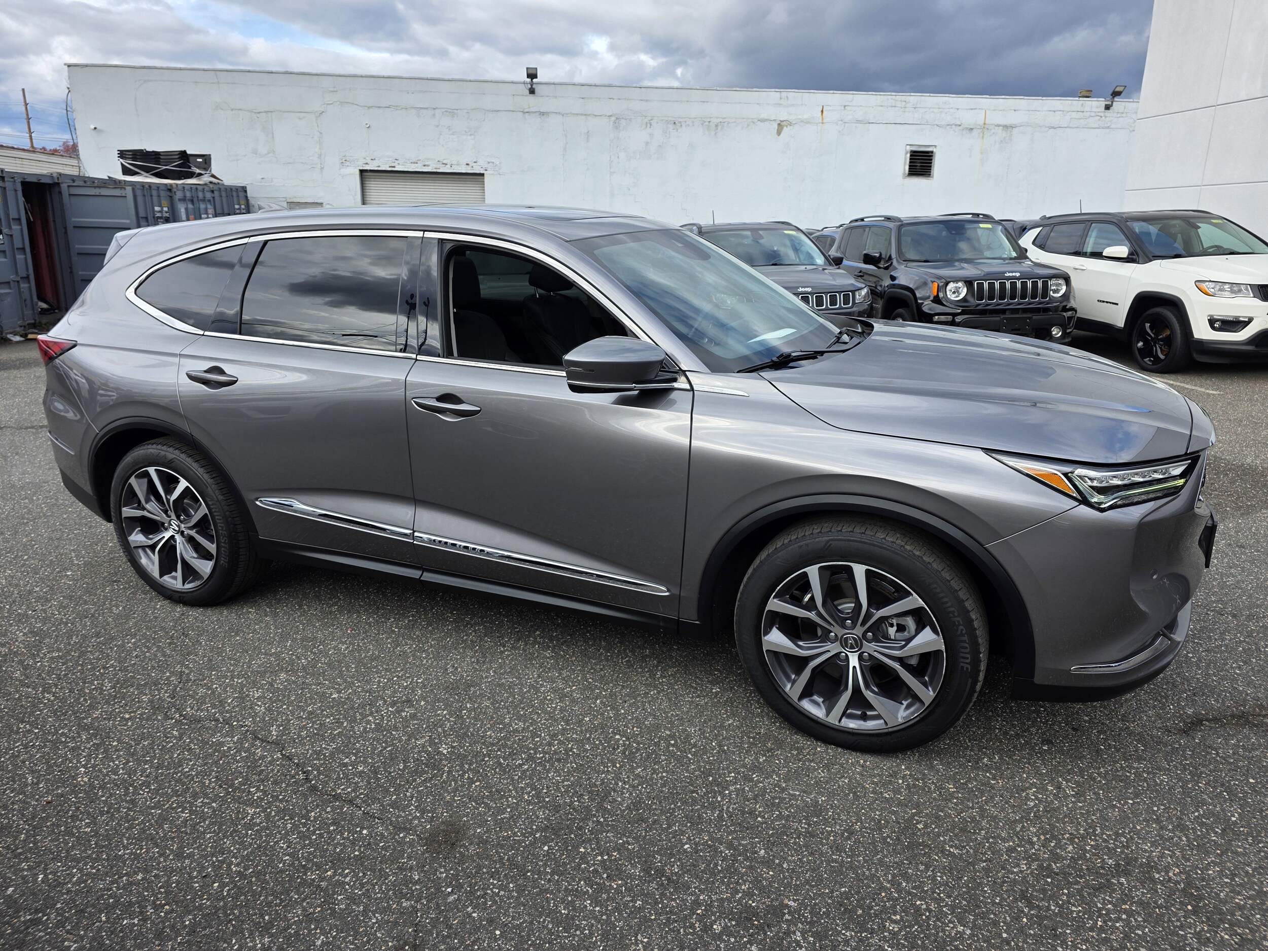 2023 Acura MDX Technology SH-AWD photo 3