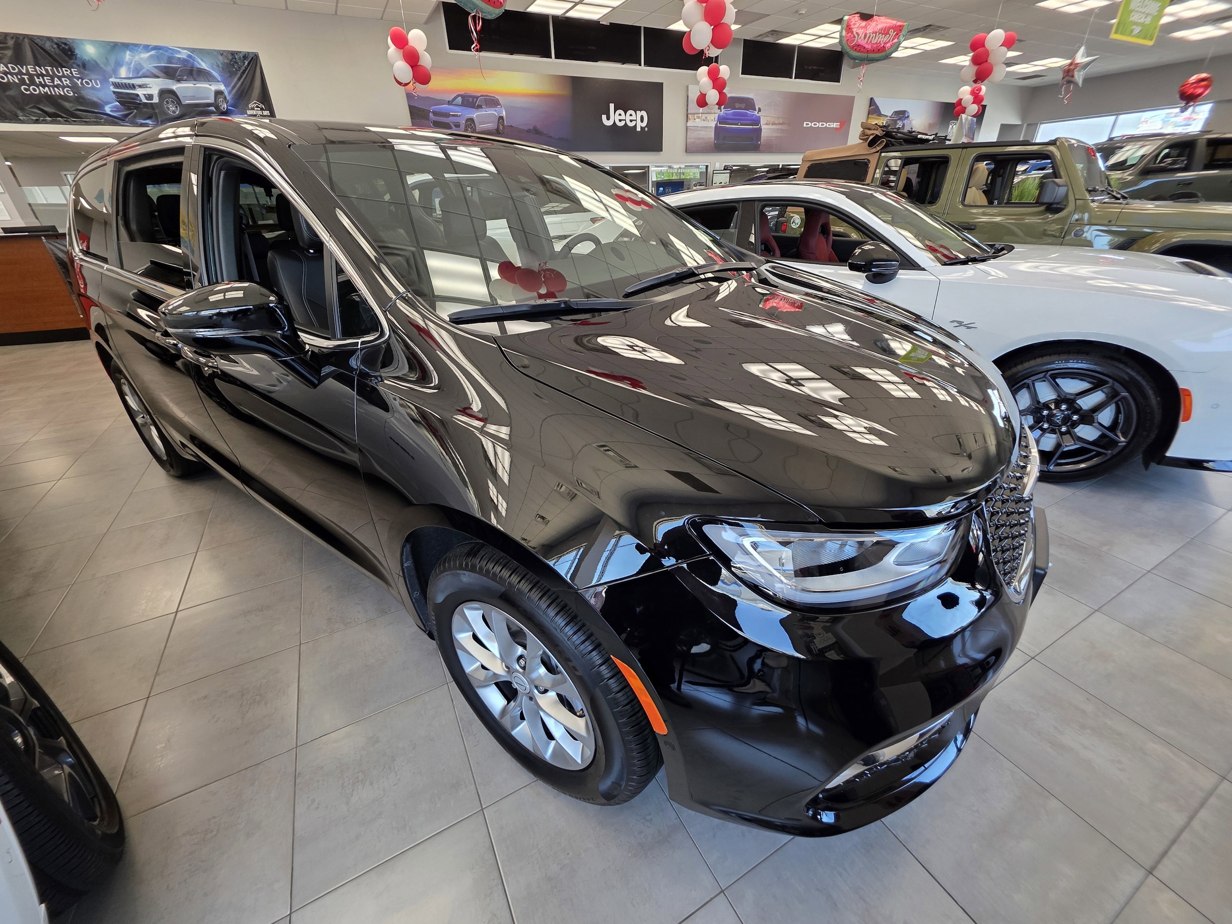 2026 Chrysler Pacifica Select AWD's photo