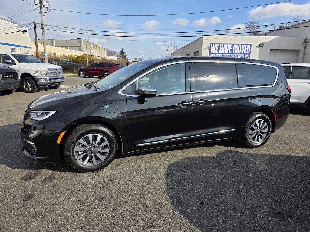 Used 2023 Chrysler Pacifica Hybrid Limited Hybrid Limited FWD