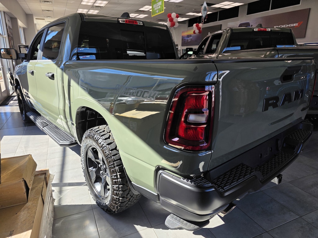 New 2026 Ram 1500 WARLOCK CREW CAB 4X4 5'7 BOX Pickup