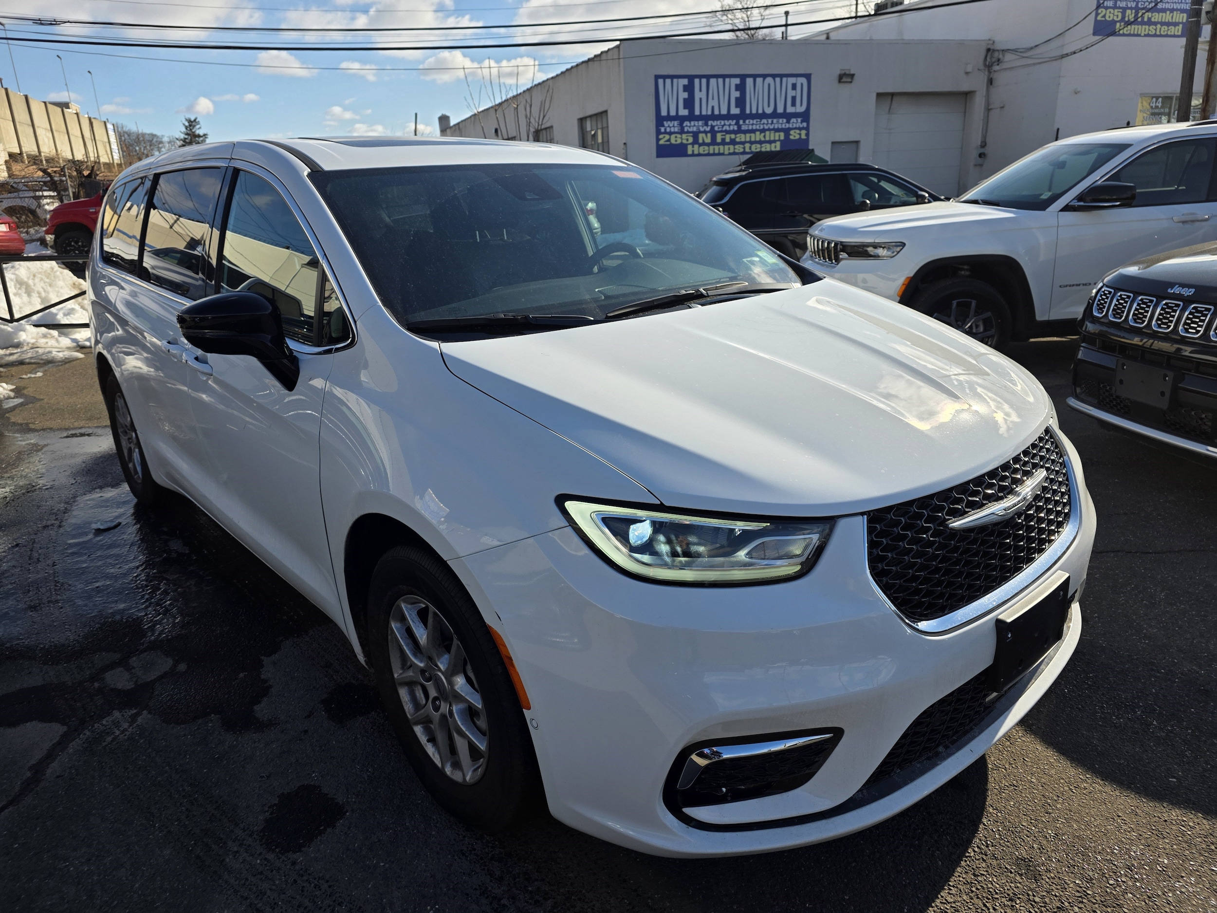 2025 Chrysler Pacifica Select