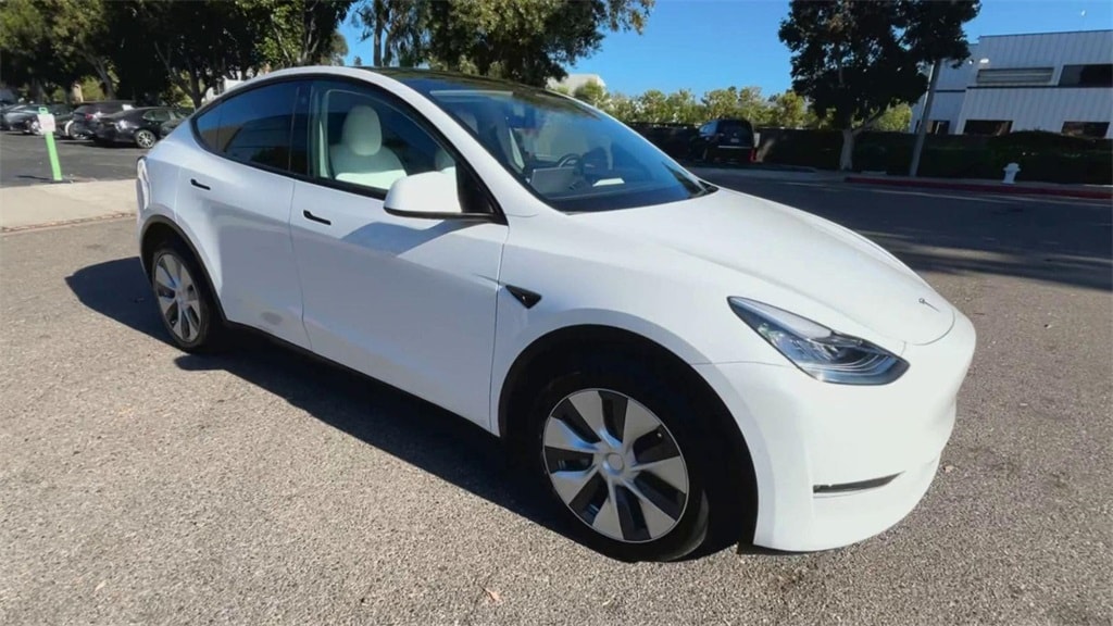 Used 2022 Tesla Model Y Long Range with VIN 7SAYGDEE3NF511515 for sale in Garden Grove, CA