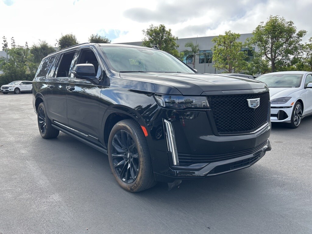 2023 Cadillac Escalade ESV Sport Platinum photo 2