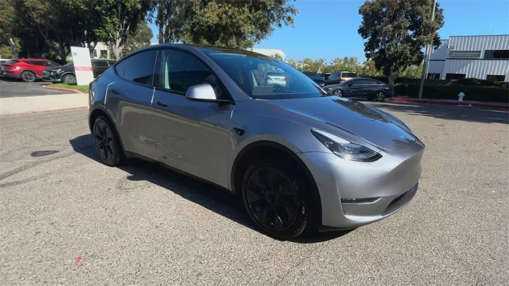 Used 2025 Tesla Model Y Long Range with VIN 7SAYGDED8SA362776 for sale in Garden Grove, CA