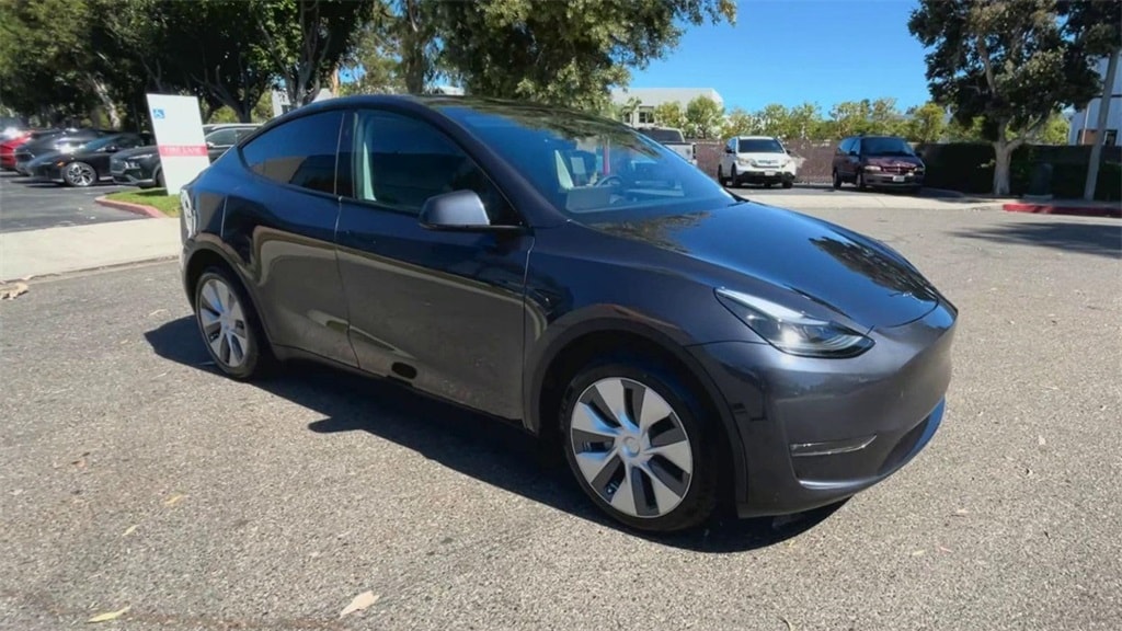 Used 2024 Tesla Model Y Long Range with VIN 7SAYGDEE8RA287421 for sale in Garden Grove, CA