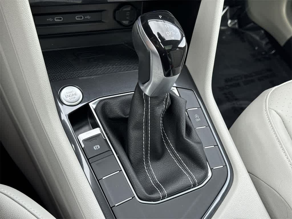 Thumbnail: 2022 Volkswagen Tiguan - 18