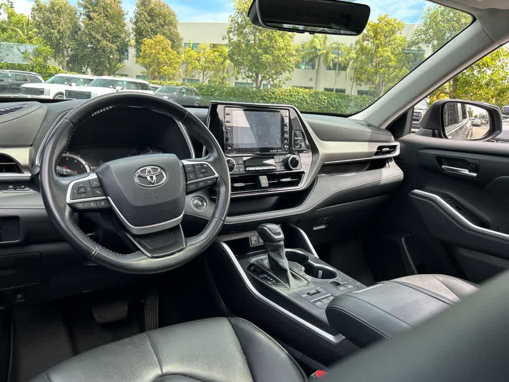Thumbnail: 2022 Toyota Highlander - 7