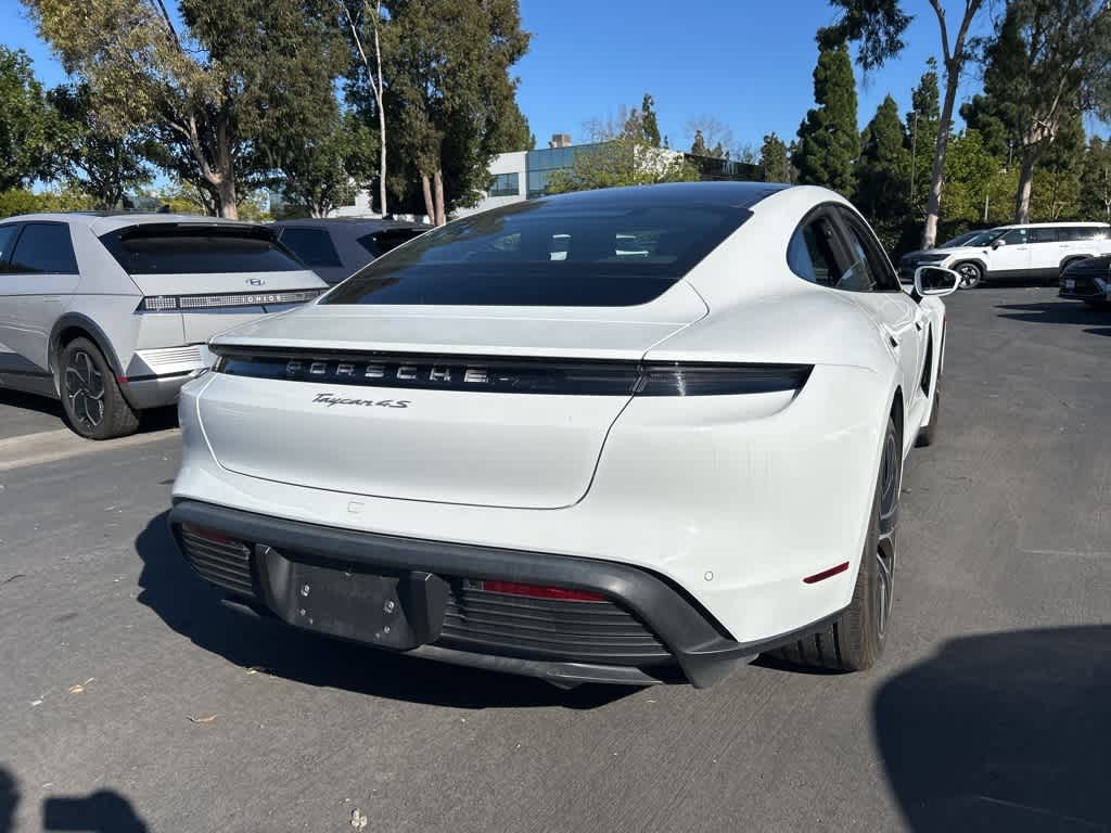 Thumbnail: 2022 Porsche Taycan - 3