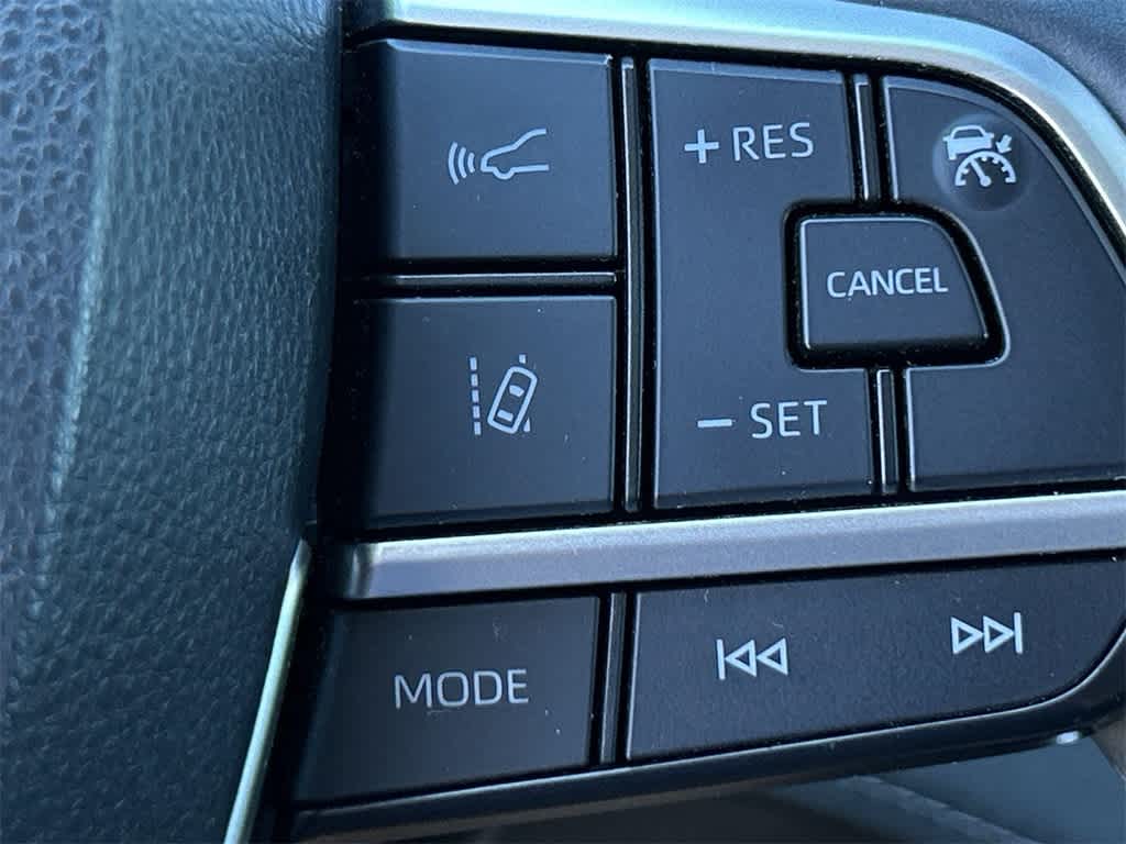 Thumbnail: 2022 Toyota Highlander - 22