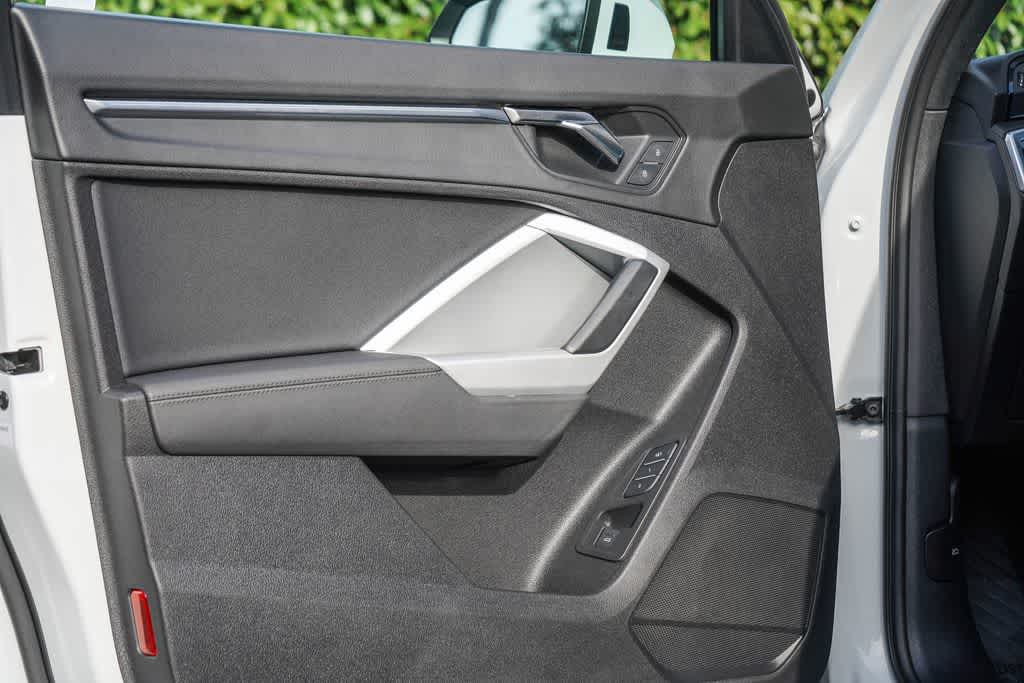 Thumbnail: 2023 Audi Q3 - 21