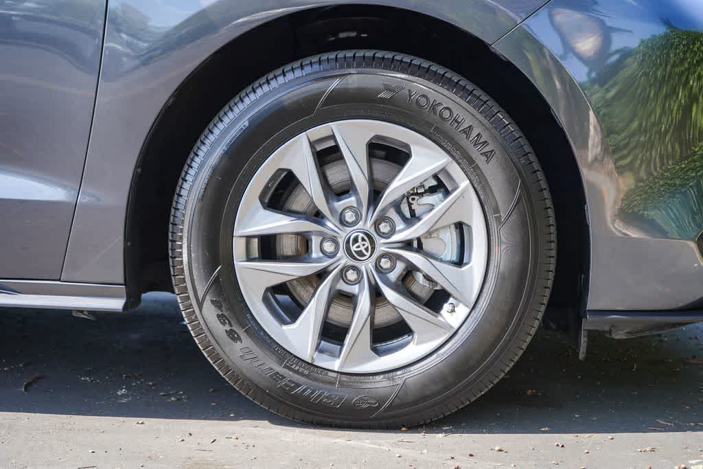 Thumbnail: 2025 Toyota Sienna - 8