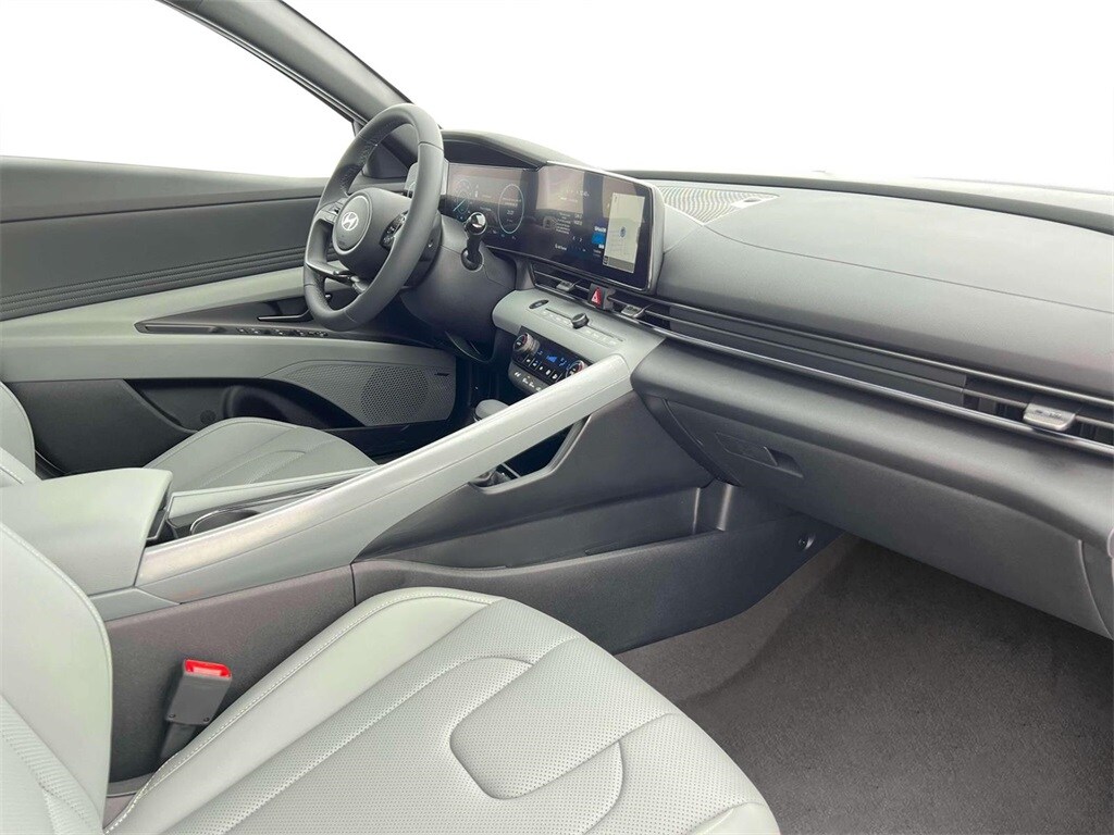 Thumbnail: 2025 Hyundai Elantra - 15