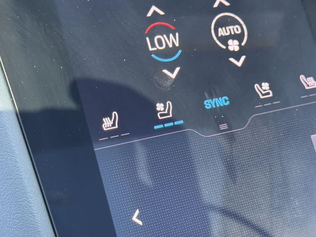 Thumbnail: 2023 Porsche Taycan - 23