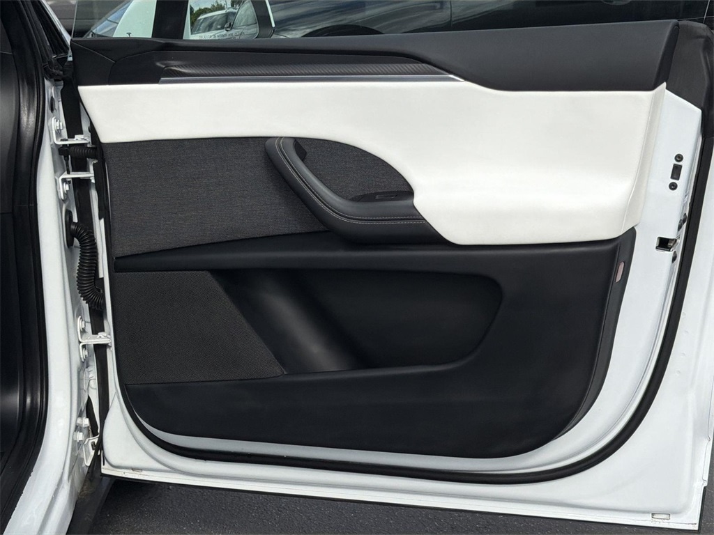 Thumbnail: 2023 Tesla Model X - 41