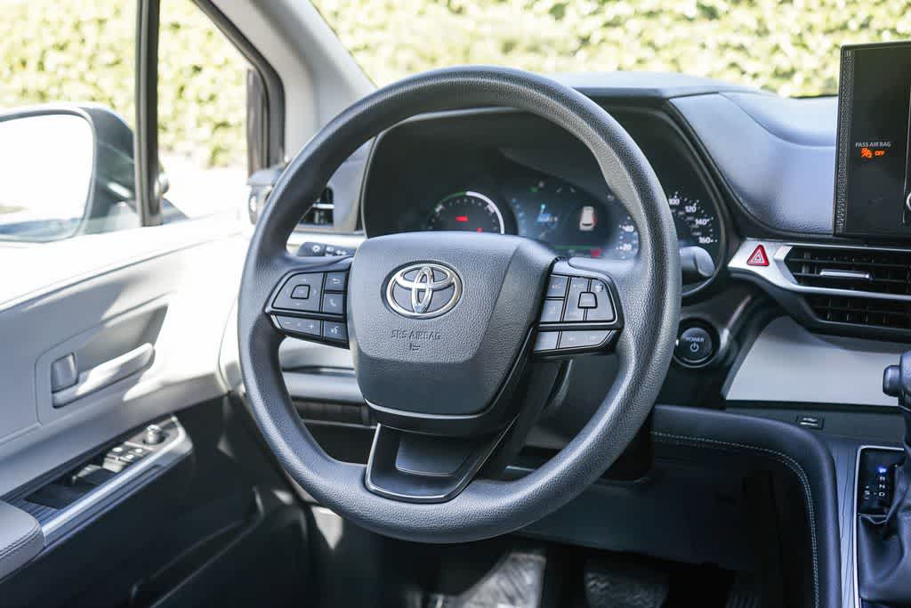 Thumbnail: 2025 Toyota Sienna - 14